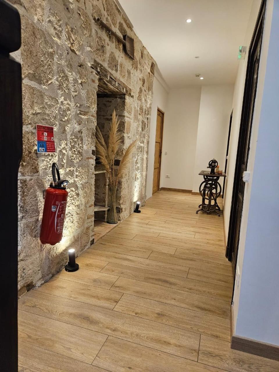 Le Beffroi Aparthotel Tournon-dʼAgenais Exteriör bild