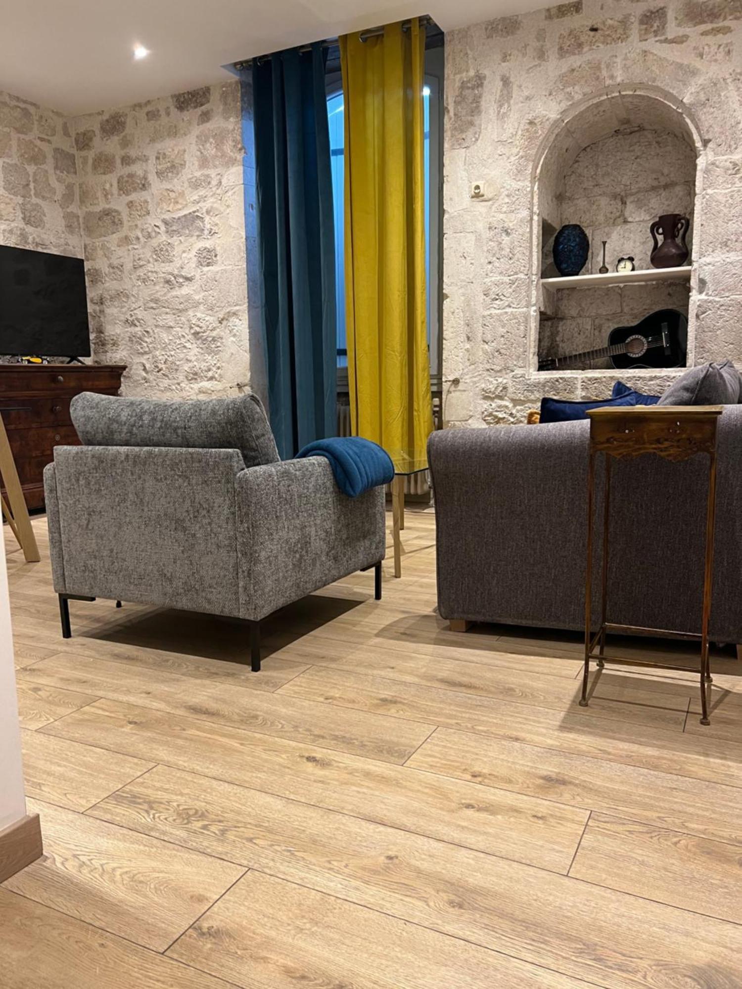 Le Beffroi Aparthotel Tournon-dʼAgenais Exteriör bild