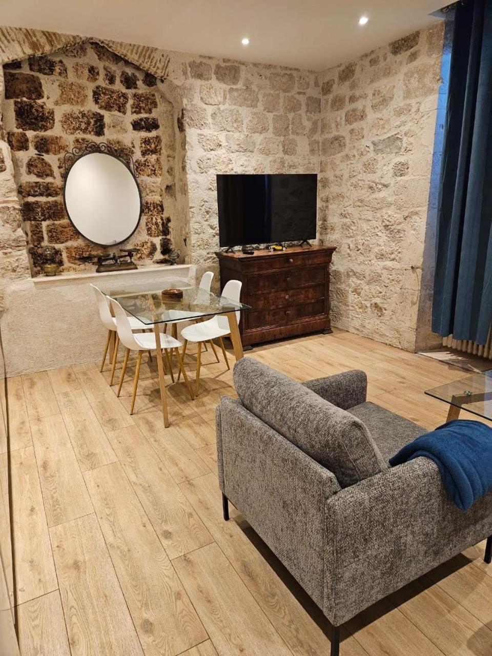 Le Beffroi Aparthotel Tournon-dʼAgenais Exteriör bild